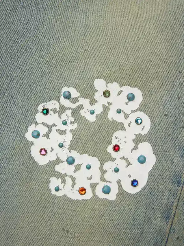 Weite, mit Nieten verzierte „Cotton Wreath“-Denim-Jeanshose in Dirty-Wash-Optik