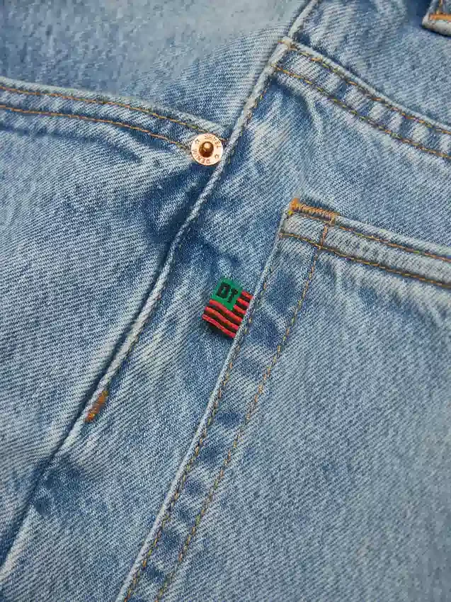 Gerade geschnittene Denim-Jeans in heller Waschung