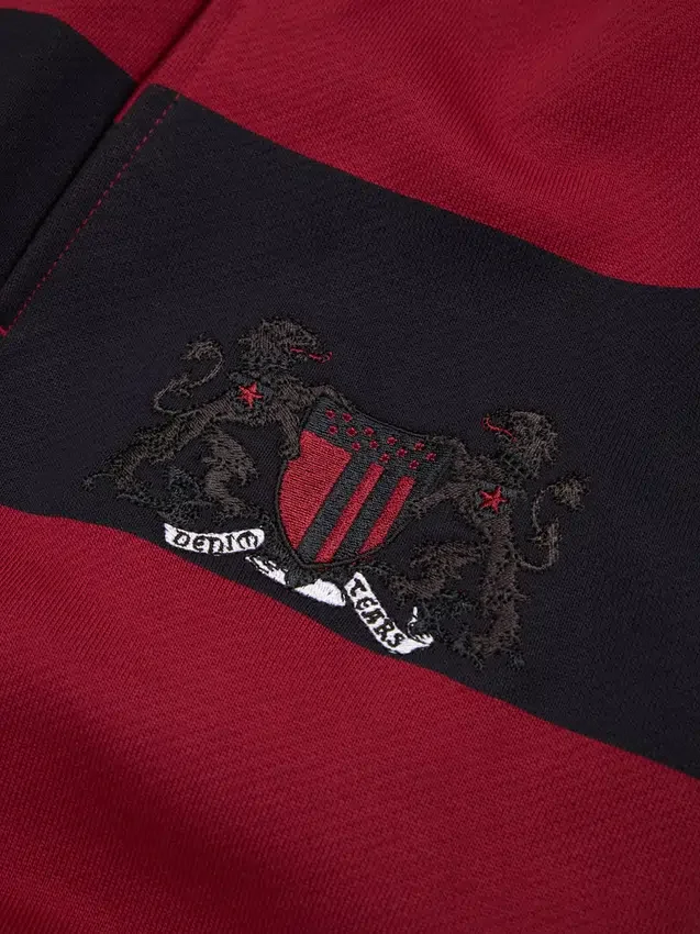 Gestreifte Sweathose mit Wappen und offenem Saum, rot/marineblau