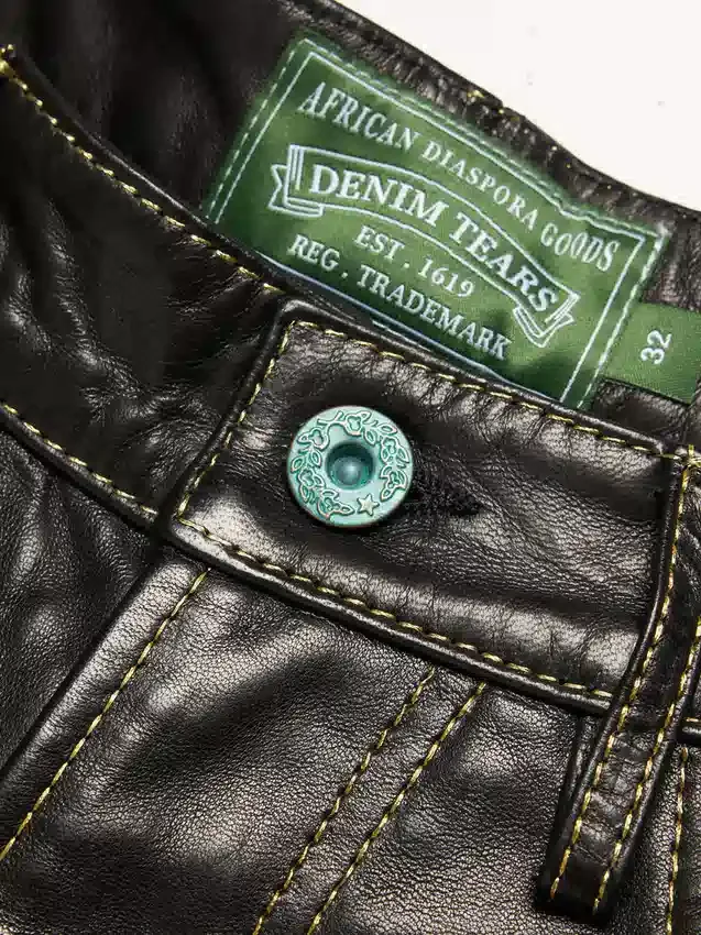 Libertas Ledershorts mit Nieten