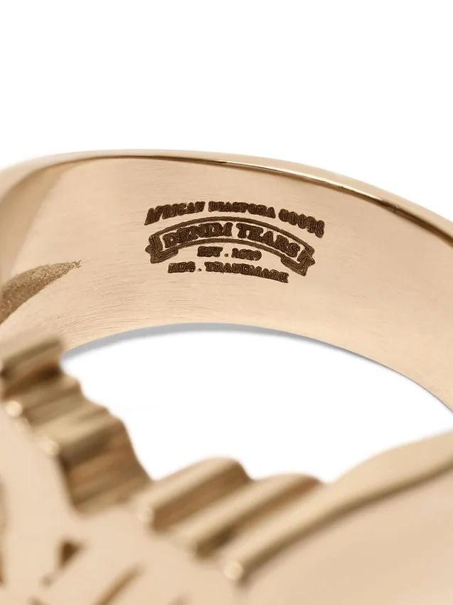„Mom“-Ring aus Gold