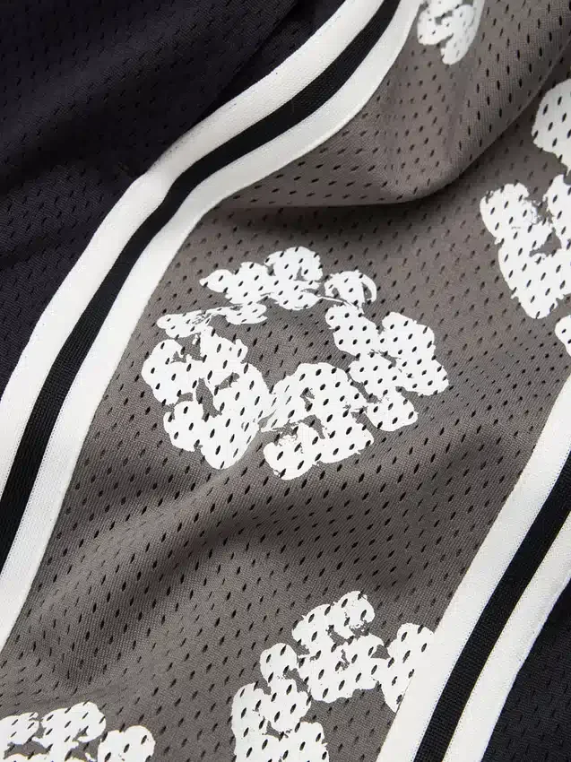 Olaf-Shorts mit Cotton Wreath, schwarz