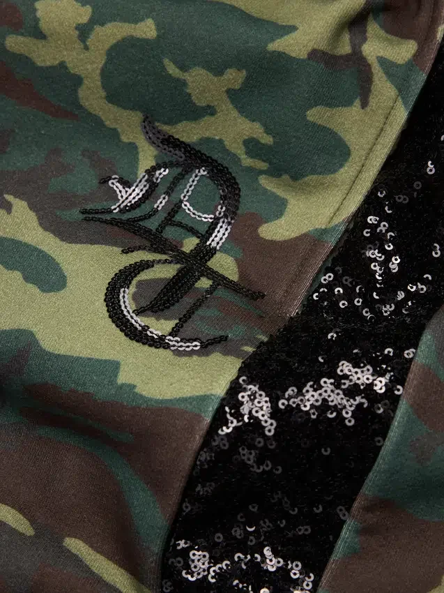 Sweathose mit offenem Saum und Pailletten-Camouflage-Muster