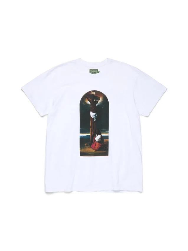 T-Shirt „St. Maria Magdalena am Fuße des Kreuzes“ – Weiß