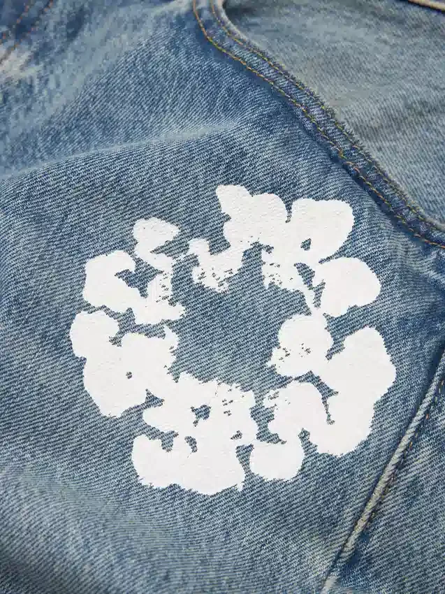 Weite Denim-Jeanshose mit Cotton Wreath, helle Waschung